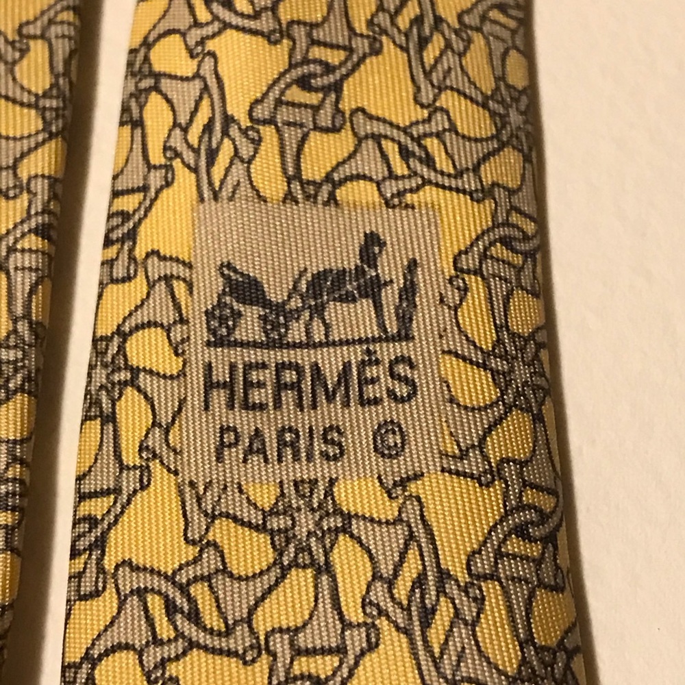 Vintage Hermès tie 100% silk horse bit pattern